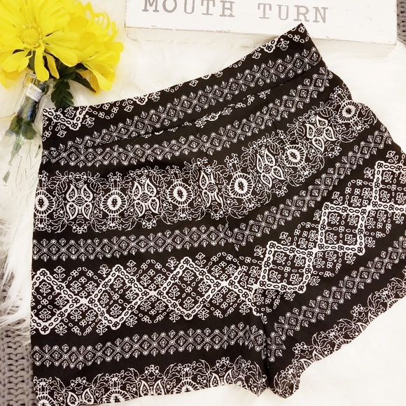 Monteau Black & White Patterned High-rise Shorts M - Picture 2 of 6